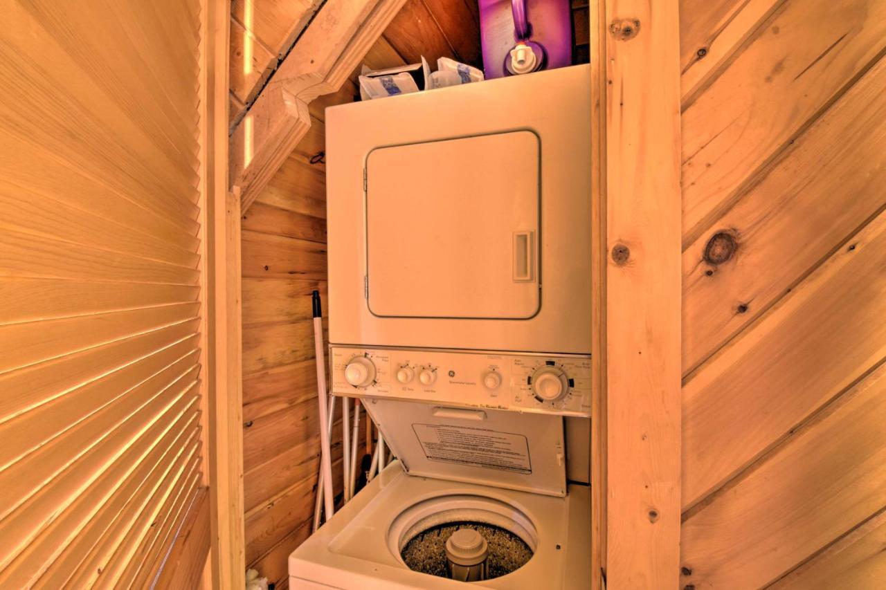 Helen Cabin With Deck And Hot Tub Less Than Half Mi To Main St Экстерьер фото